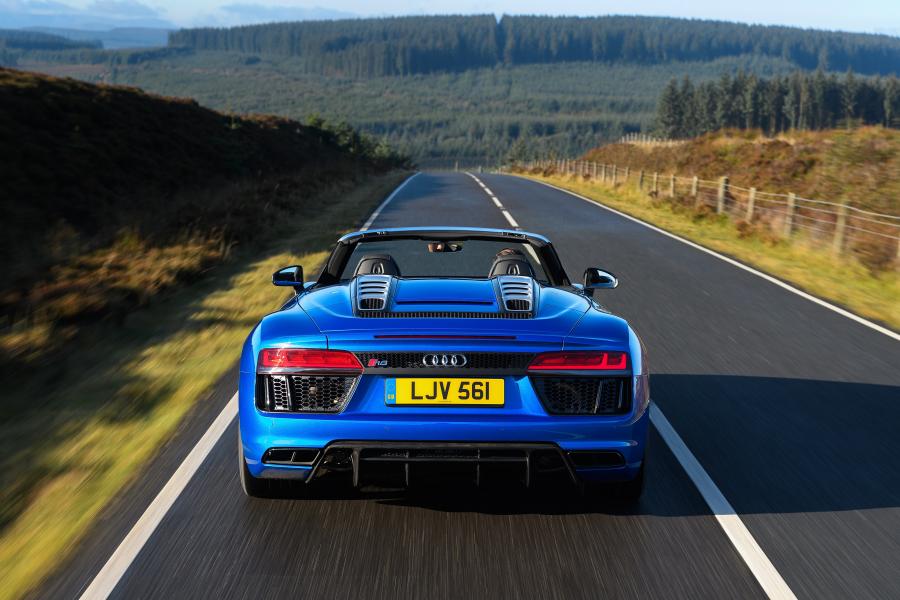  Audi R8 Spyder V10 2016 года  (UK) (фото 2 из 40)